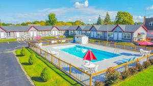 an image of a swimming pool at a resort at A1 Inn Niagara Falls in Niagara Falls