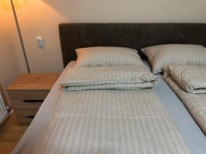 Postel nebo postele na pokoji v ubytování Royal Apartmani