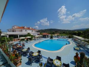Πισίνα στο ή κοντά στο Hotel Damanse