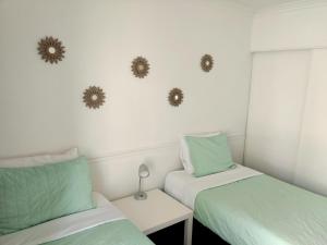 Rúm í herbergi á Cozy condo near MCC with pool, BBQ, covered parking