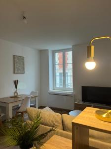 Μια τηλεόραση ή/και κέντρο ψυχαγωγίας στο Appartement Chill & confort
