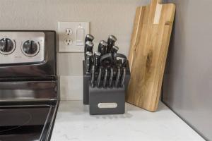 Η κουζίνα ή μικρή κουζίνα στο Cozy home with pool, fire table, BBQ, RV parking
