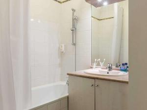 Koupelna v ubytování Aparthotel Adagio Access Paris Porte De Charenton