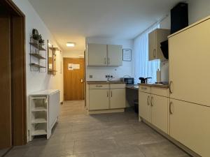 Η κουζίνα ή μικρή κουζίνα στο Ferienhaus Möhrle 1