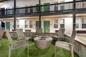 Galeriebild der Unterkunft Best Western Marina State Beach in Marina