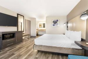 Galeriebild der Unterkunft Best Western Marina State Beach in Marina + 20 Fotos