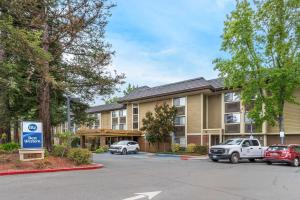 a building with cars parked in front of it at Best Western John Muir Inn in Martinez