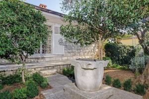 Ein Garten an der Unterkunft House Marko