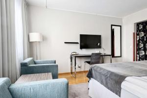 TV a/nebo společenská místnost v ubytování Best Western Plus Grand Hotel Elektra