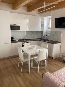 Kuchyň nebo kuchyňský kout v ubytování B&b Porta Arpana- Camere & Appartamenti Deluxe in centro
