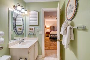 Koupelna v ubytování Riverside Cottage Close to Ocean and Myrtle Beach + 26 fotografií