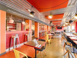Restoran ili drugo mesto za obedovanje u objektu ibis Styles Lyon Centre Confluence