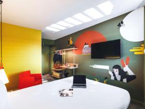 TV i/ili multimedijalni sistem u objektu ibis Styles Lyon Centre Confluence
