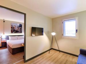 TV i/ili multimedijalni sistem u objektu ibis Styles Lyon Centre Confluence