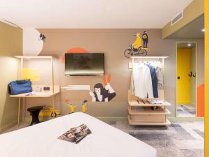 TV i/ili multimedijalni sistem u objektu ibis Styles Lyon Centre Confluence