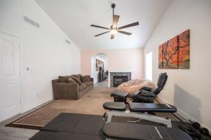 Φωτογραφία από το άλμπουμ του Peaceful Oasis Near Strip & Airport Pool Spa σε Paradise