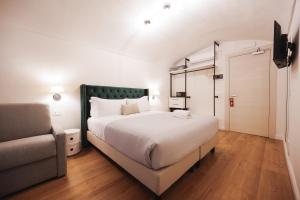 Postel nebo postele na pokoji v ubytování Carlo Felice Boutique Hotel + 37 fotografií