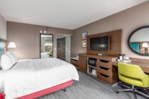 TV a/nebo společenská místnost v ubytování Hampton Inn Columbus/Dublin