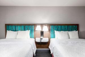 Postel nebo postele na pokoji v ubytování Hampton Inn Columbus/Dublin