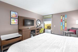 TV a/nebo společenská místnost v ubytování Hampton Inn Columbus/Dublin