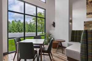 Posezení v ubytování Hampton Inn & Suites Lake George