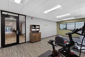 Fitness centrum a/nebo fitness zařízení v ubytování Hampton Inn & Suites Lake George