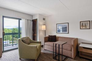 Posezení v ubytování Hampton Inn & Suites Lake George