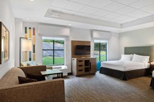 Postel nebo postele na pokoji v ubytování Hampton Inn & Suites Lake George