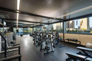 Fitness centrum a/nebo fitness zařízení v ubytování Hilton Adelaide