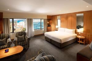 Postel nebo postele na pokoji v ubytování Hilton Adelaide