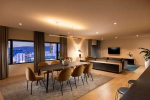 TV a/nebo společenská místnost v ubytování Hilton Adelaide