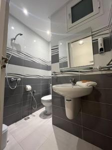 a bathroom with a sink and a toilet and a mirror at Charmant appartement à Tunis ! in Tunis +9 photos