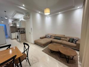 a living room with a couch and a table at Charmant appartement à Tunis ! in Tunis