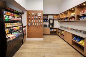 酒店内部或周边的超市或其他商店