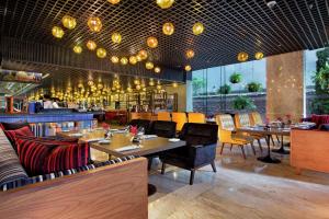 Restaurace v ubytování DoubleTree by Hilton Sukhumvit Bangkok + 37 fotografií