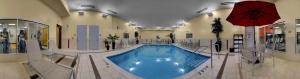 Bazén v ubytování Hilton Minneapolis Bloomington nebo v jeho okolí