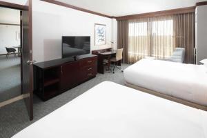 Postel nebo postele na pokoji v ubytování Hilton Minneapolis Bloomington