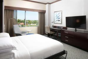 TV a/nebo společenská místnost v ubytování Hilton Minneapolis Bloomington