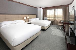 TV a/nebo společenská místnost v ubytování Hilton Minneapolis Bloomington