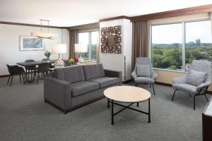 Posezení v ubytování Hilton Minneapolis Bloomington