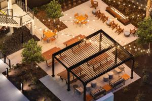 Embassy Suites by Hilton Myrtle Beach Oceanfront Resort餐厅或其他用餐的地方