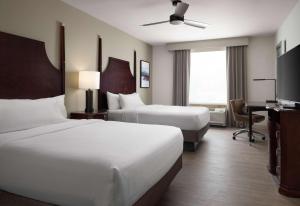 Homewood Suites by Hilton Shreveport Bossier City, LA客房内的一张或多张床位