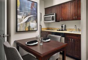 Homewood Suites by Hilton Shreveport Bossier City, LA的厨房或小厨房