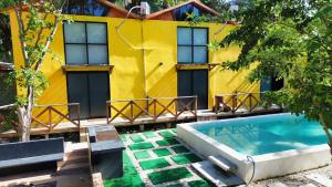 Hồ bơi trong/gần Villa los Alfredos