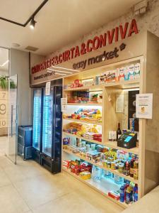 Supermarket nebo jiné obchody v  apartmánu nebo okolí
