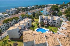 Bazén v ubytovaní La Cala playa alebo v jeho blízkosti