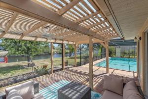 Piscina di Home with pool and canal access to ocean o nelle vicinanze