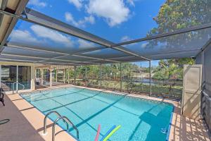 Piscina di Home with pool and canal access to ocean o nelle vicinanze