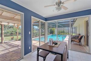 Piscina di Home with pool and canal access to ocean o nelle vicinanze