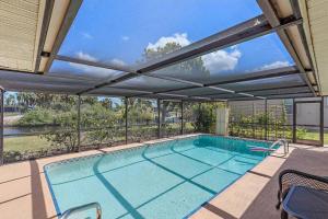 Piscina di Home with pool and canal access to ocean o nelle vicinanze